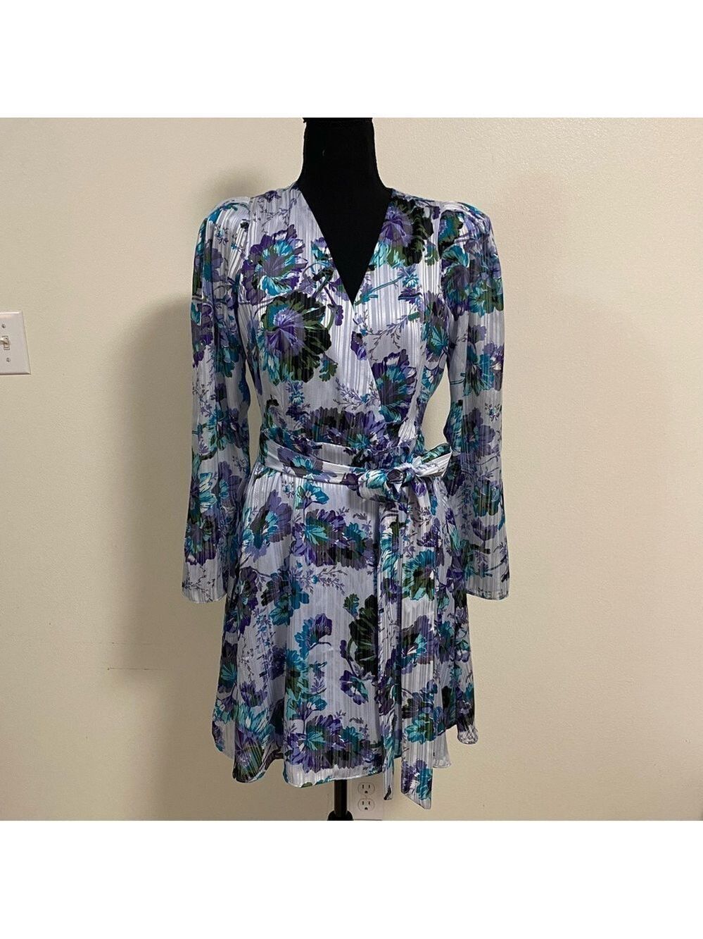 BCBG Maxazria Dress Women’s Size 6 Floral Print Wrap V Neck Dress NWT